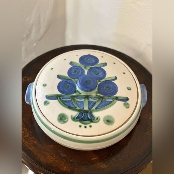 Signed M.A Hadley casserole dish - Picture 3 of 12